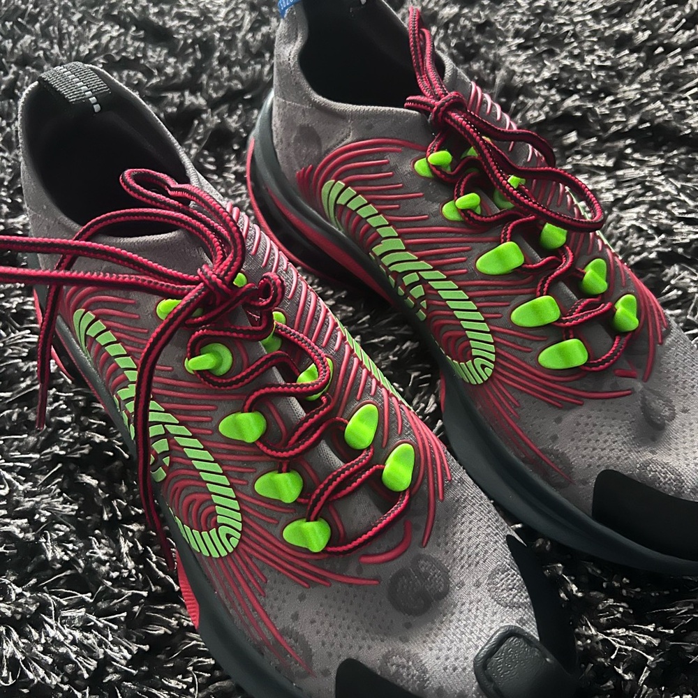 Gucci Gray and Red Sneakers Dynamic Design